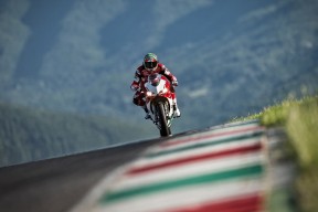 Milan sports-电竞江湖与绿茵战场，Ning巅峰对决，JackeyLove携70激战利物浦，挺进下一轮悬念丛生